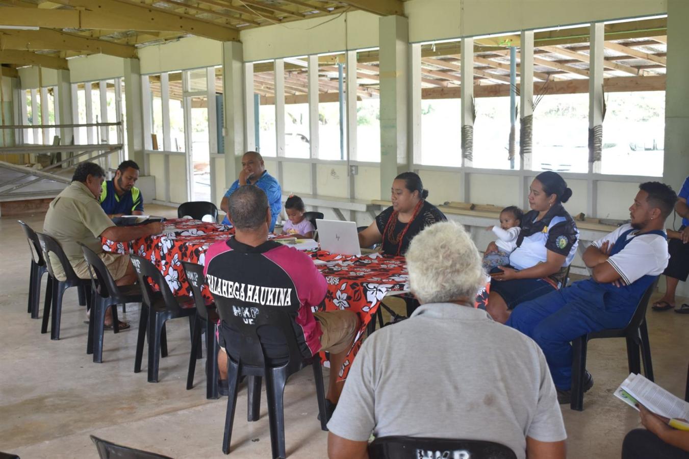 Department and Hakupu community representatives meeting about invasive-species control